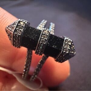 🖤 Caged Instinct – Black Onyx Sandstone Ring 🖤